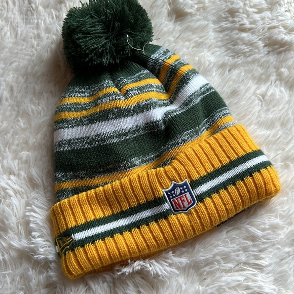 Green Bay NFL beanie - Picture 2 of 4